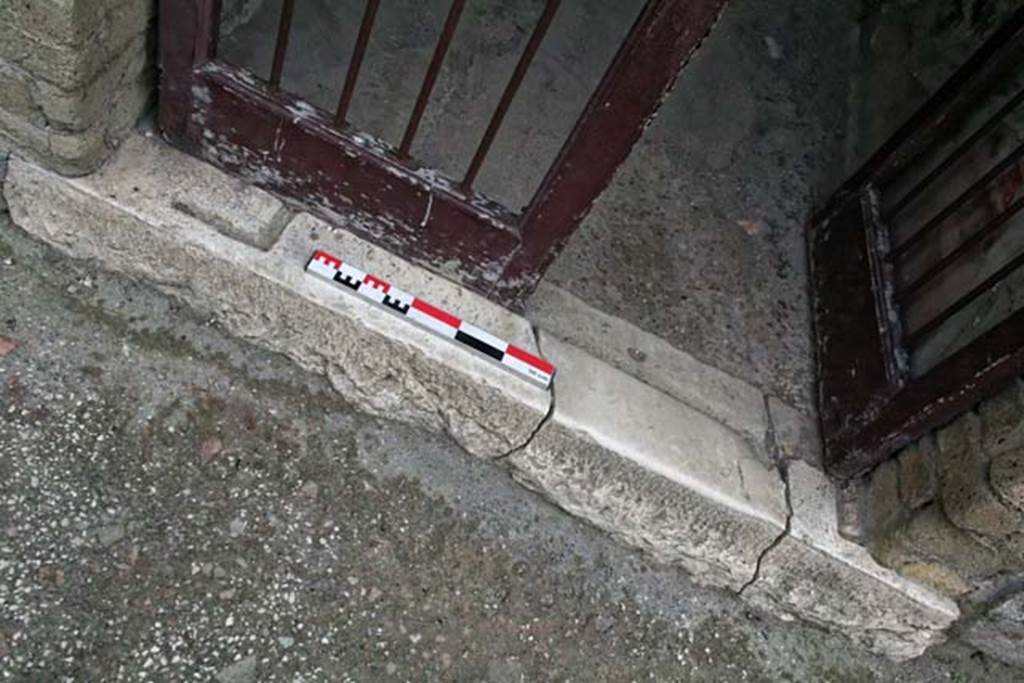 V.7, Herculaneum. February 2007. Looking east from Cardo IV towards doorway threshold.
Photo courtesy of Nicolas Monteix.